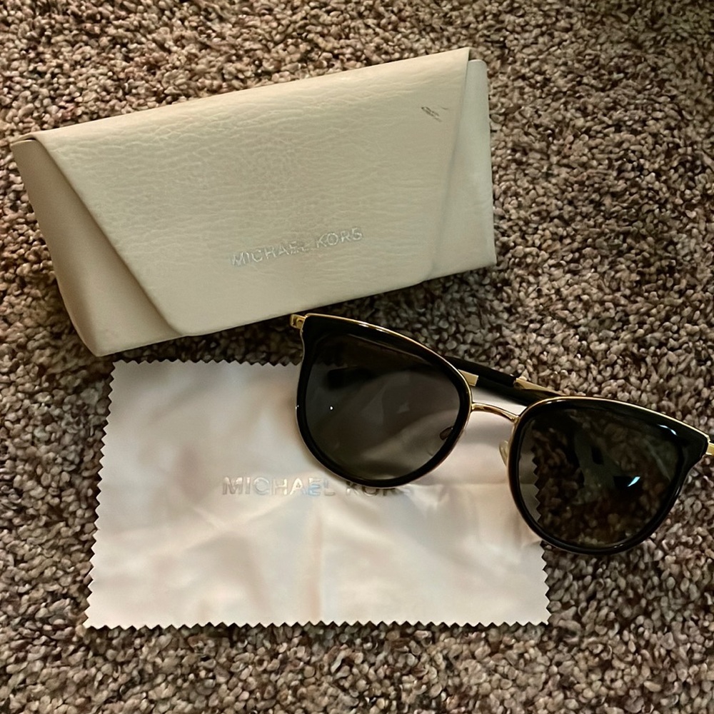 MK sunglasses 😎